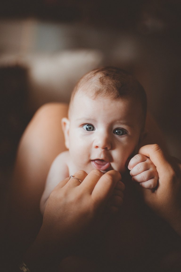 bebe-portrait-allaitement-camilledekernavanois