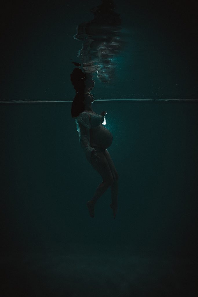 camille-de-kernavanois-Photo sous l'eau femme enceinte 95 île de France